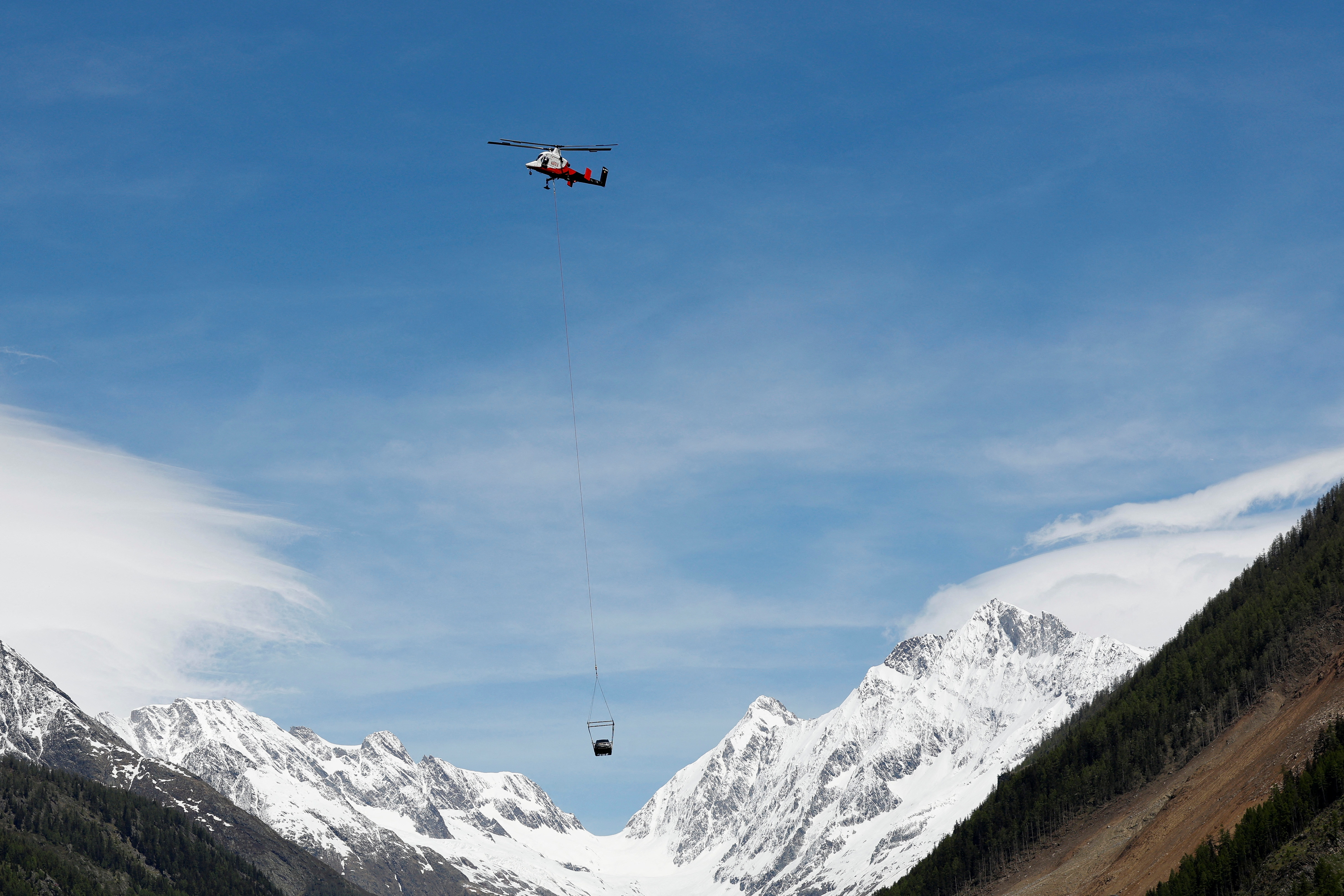 Ελβετία: Παγετώνας «έθαψε» ένα ολόκληρο χωριό – Κίνδυνος κατολισθήσεων, «εκκενώστε» λένε οι Αρχές-2