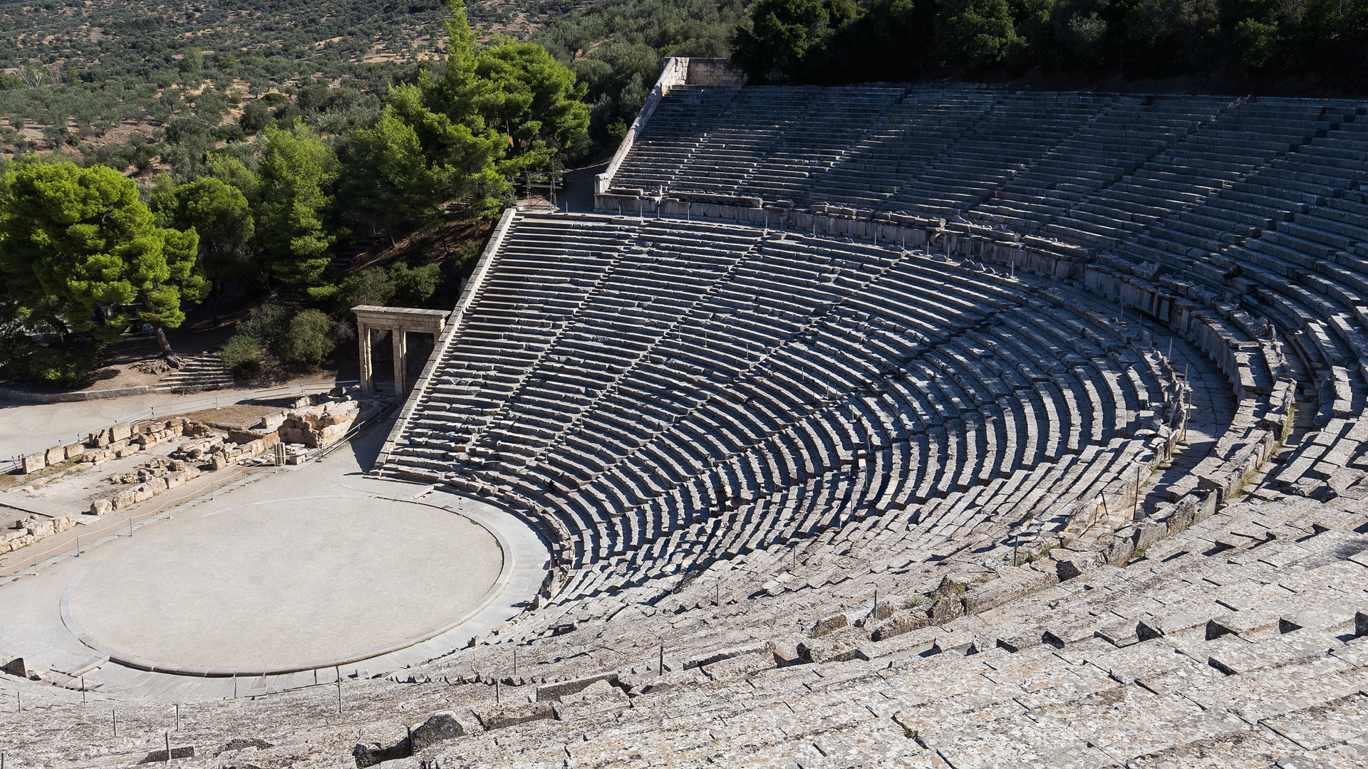 αρχαίες-χρεώσεις-για-το-σκηνικό-563631355