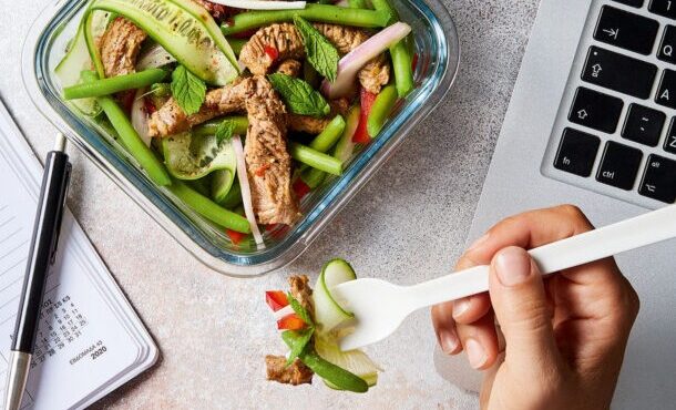 φασολάκια-με-αγγούρι-και-ψητό-μοσχάρι-563621632