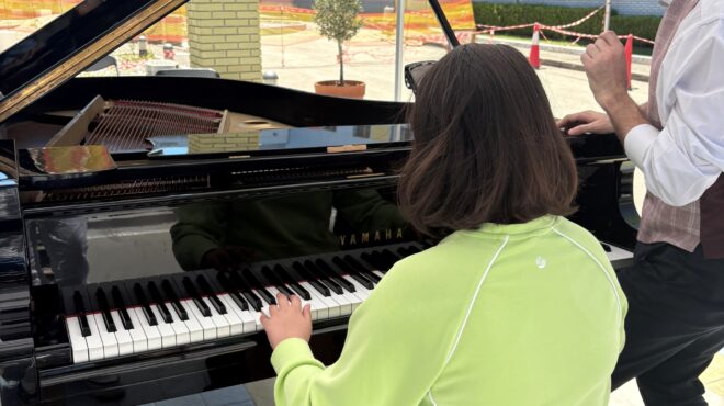 το-πιάνο-που-άνοιξε-τα-παράθυρα-της-ογκ-563628268