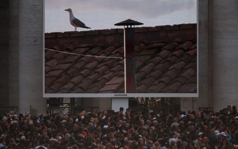 live-μαύρος-καπνός-από-την-καμινάδα-της-κα-563599939