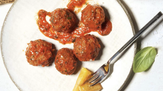κεφτεδάκια-μοσχαρίσια-με-σάλτσα-ντομ-563626231