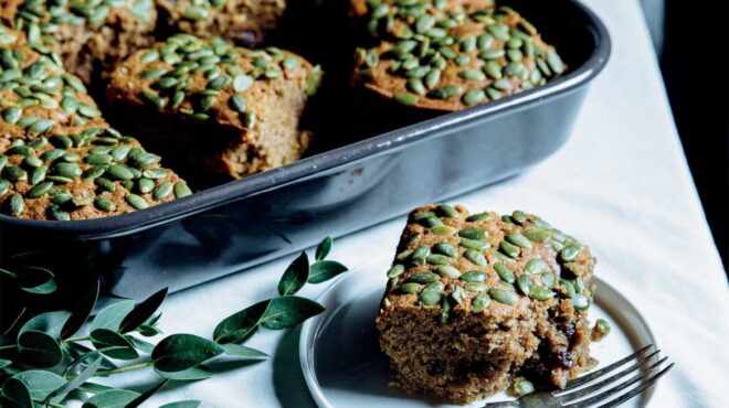 κέικ-λαδιού-με-κολοκύθα-και-τους-σπόρο-563589373