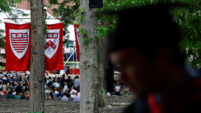 οι-βίζες-φοιτητών-νέο-πεδίο-σύγκρουση-563638354