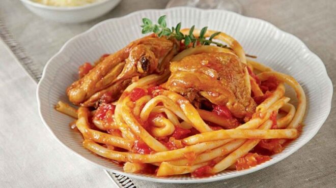 κόκορας-την-κυριακή-17-παραδοσιακές-συν-563631895