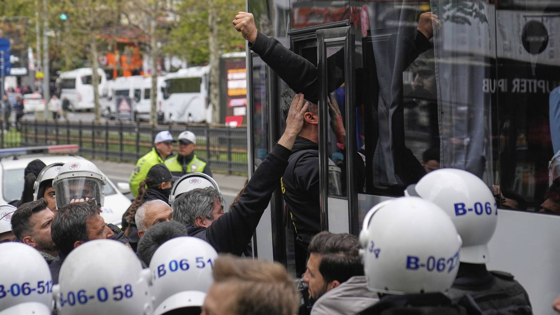 Τουρκία: Πάνω από 400 συλλήψεις στις κινητοποιήσεις για την Πρωτομαγιά στην Κωνσταντινούπολη-1
