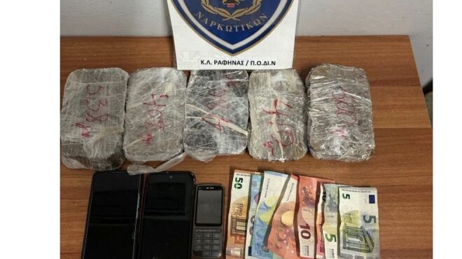 ραφήνα-χειροπέδες-σε-δύο-άνδρες-για-να-563624044