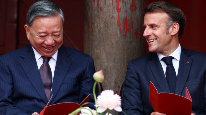 επίσκεψη-μακρόν-στο-βιετνάμ-δεσμεύτη-563632219