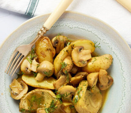 μαγειριά-με-πατάτες-αγκινάρες-και-μαν-563613868