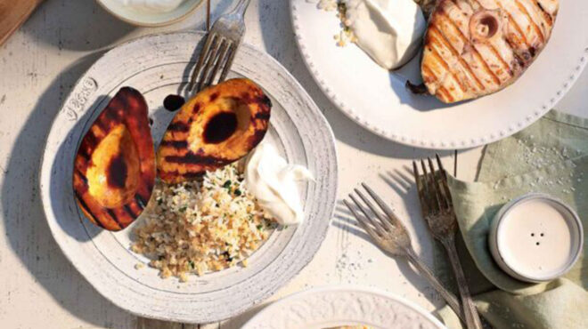 μαγιάτικο-με-αβοκάντο-και-σάλτσα-σόγι-563633869