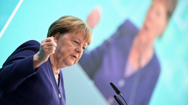 μέρκελ-κατά-μερτς-για-μεταναστευτικό-563626348