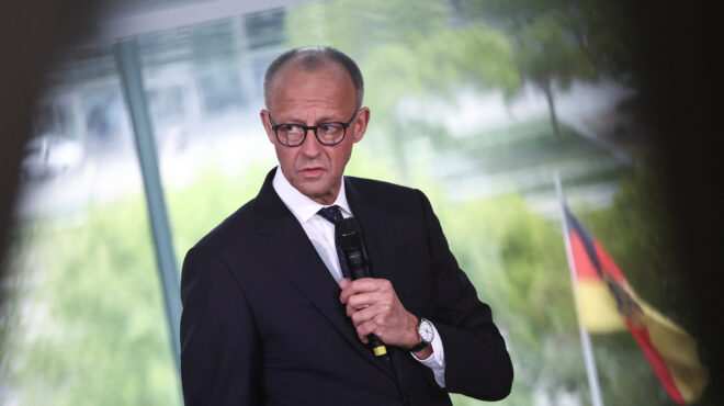 γερμανία-τηλεφωνική-επικοινωνία-του-563603083