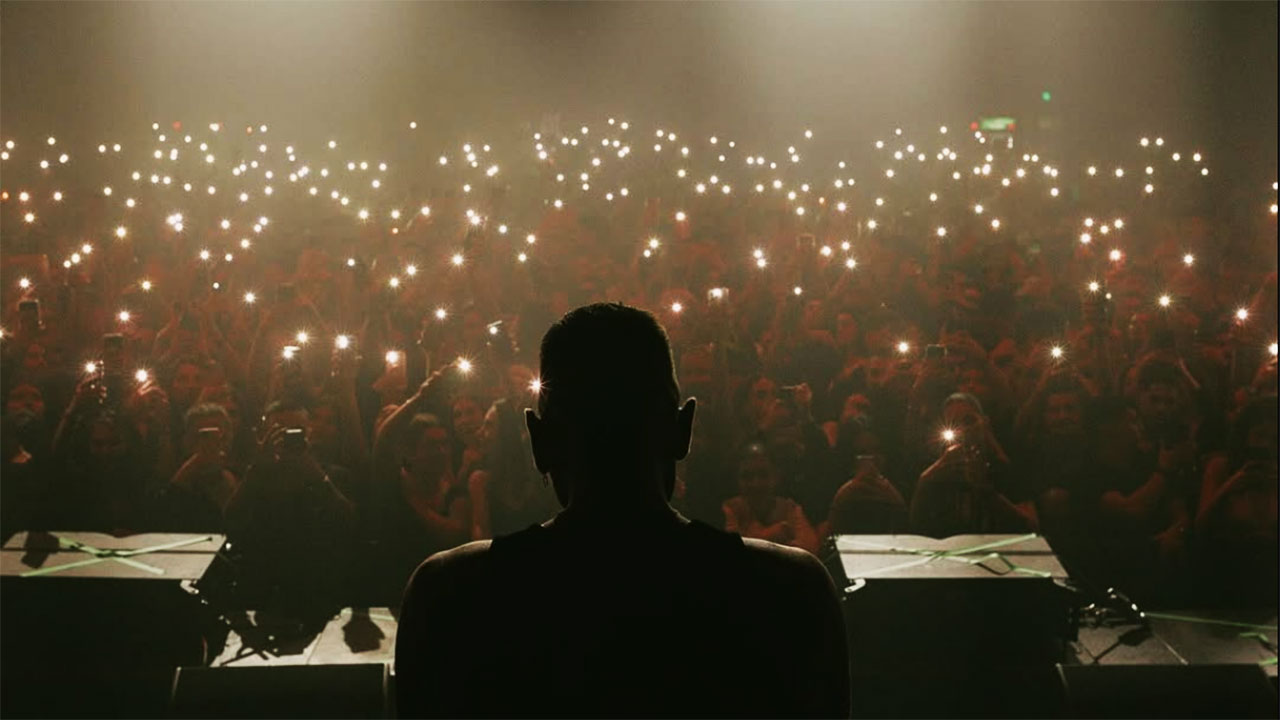 μουσική-τι-βρίσκουν-οι-έφηβοι-στην-τρα-563606266