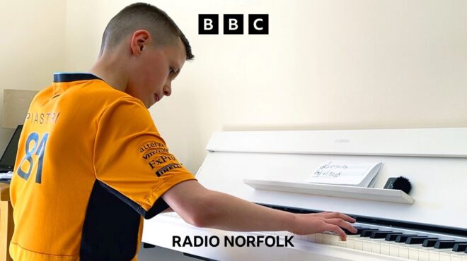 παιδί-θαύμα-βιρτουόζος-πιανίστας-563622028