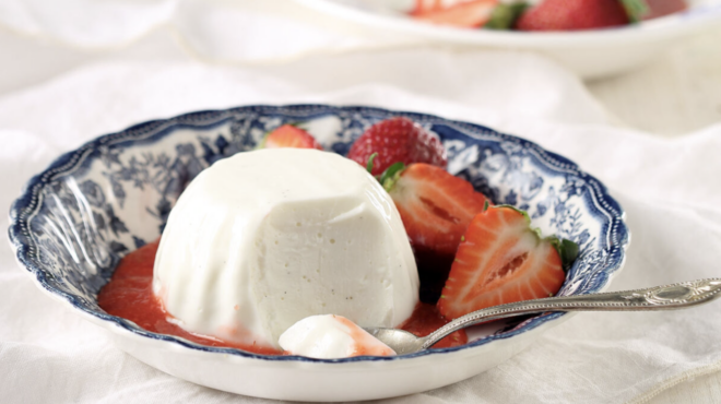 πανακότα-με-βανίλια-και-φρέσκες-φράου-563638480