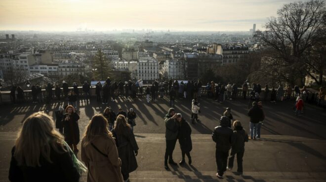 η-λεπέν-πρόσφερε-στον-μπαϊρού-πολιτικ-563589505