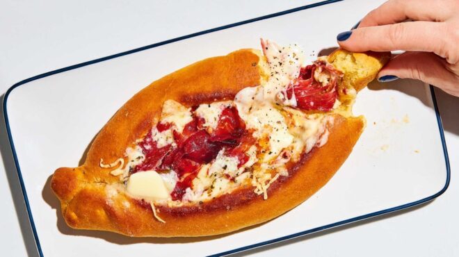 πεϊνιρλί-με-κασέρι-παστουρμά-και-αυγ-563597401