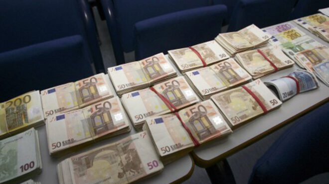 οι-ελληνικές-επιχειρήσεις-δανείζοντ-563615368