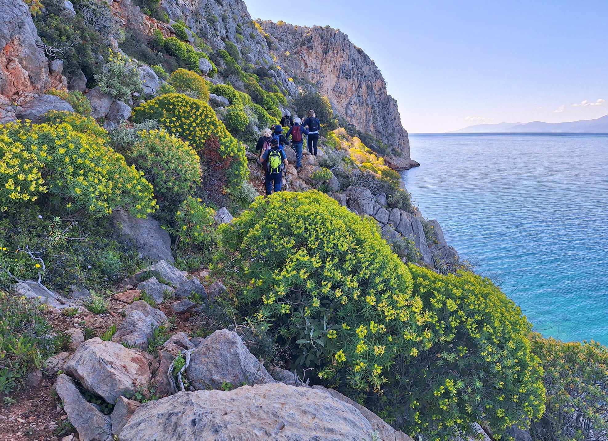 Η Πελοπόννησος με τα πόδια: 12 μονοπάτια,1.700 χιλιομέτρα-4