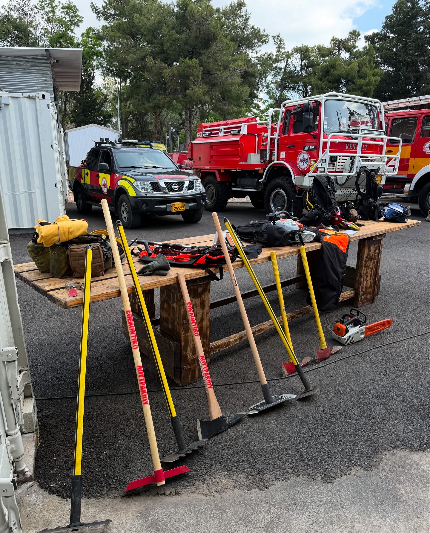 Εθελοντές πυροσβέστες σε θέση μάχης-3