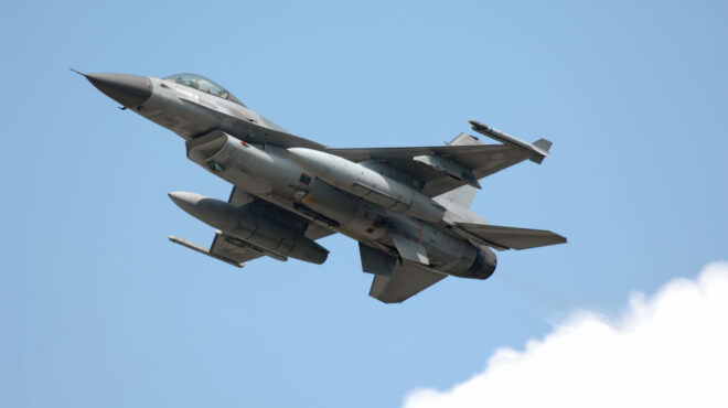 f-16-viper-σε-φουλ-ρυθμούς-το-πρόγραμμα-αναβάθ-563620438