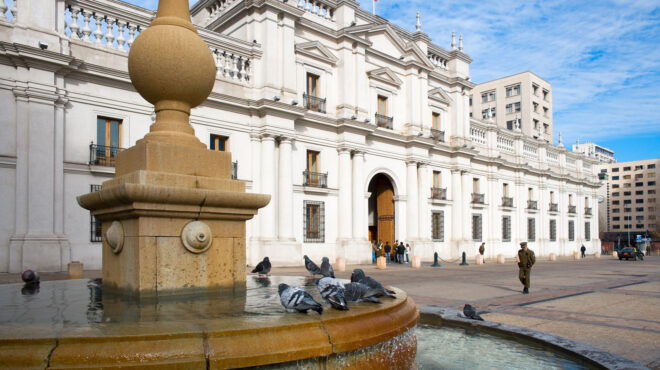 χιλή-εκκενώθηκε-το-προεδρικό-μέγαρο-λ-563622802