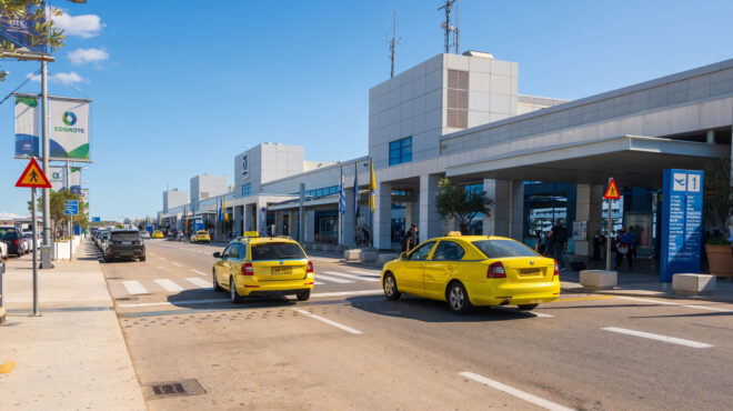 ταξί-τρίωρη-στάση-εργασίας-στο-ελ-βεν-563611738