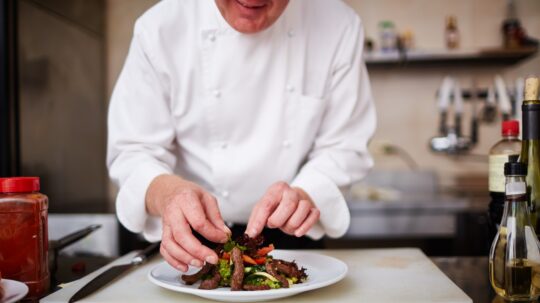 Σπα, σεφ και personal training: Η Airbnb αναβαθμίζει τις υπηρεσίες της