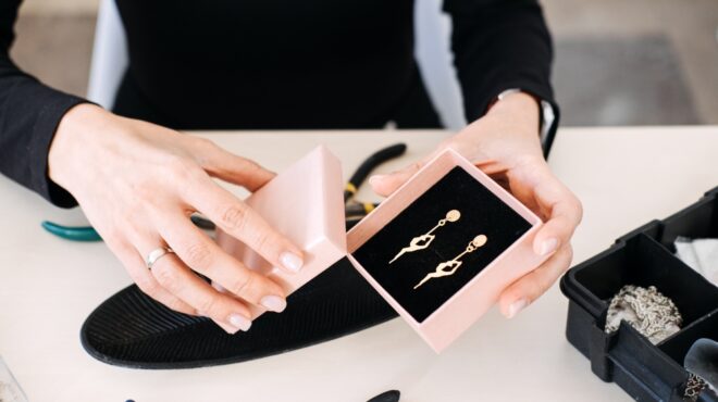 oι-πλούσιοι-ξοδεύουν-σε-κοσμήματα-αρ-563619490