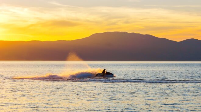 αττική-απαγόρευση-θαλάσσιων-σπορ-και-je-563597338