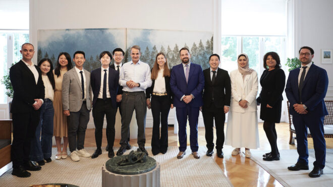 συνάντηση-μητσοτάκη-με-φοιτητές-του-χ-563628565