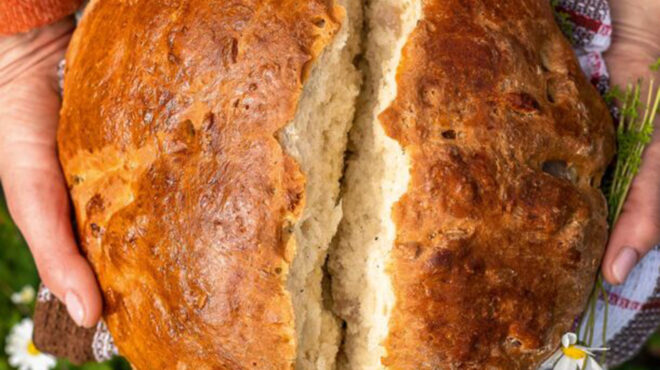 σκιτσότο-κερκυραϊκό-σκορδάτο-ψωμί-με-563606812