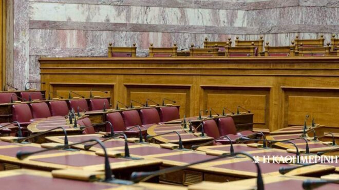 μπαίνει-κόφτης-στα-μικρόφωνα-του-κο-563600977