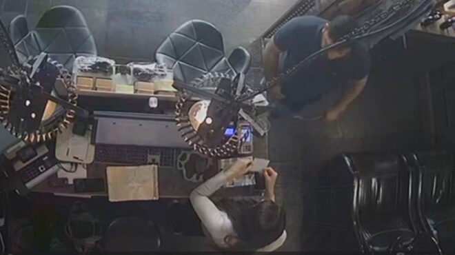 προσποιούνταν-τους-διανομείς-φυλλαδ-563607538