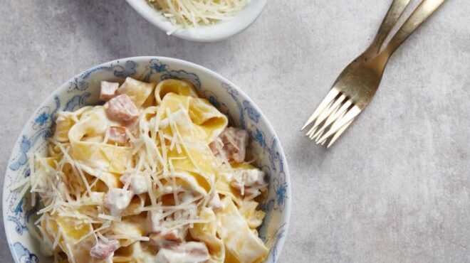 ταλιατέλες-με-μπέικον-και-σάλτσα-τυρι-563596828