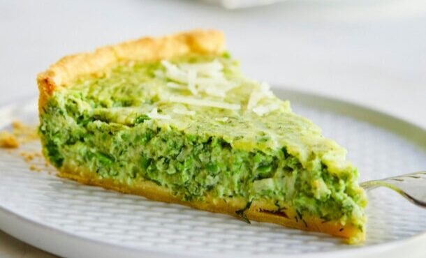 τάρτα-αρακά-με-φρέσκα-κρεμμυδάκια-563632129