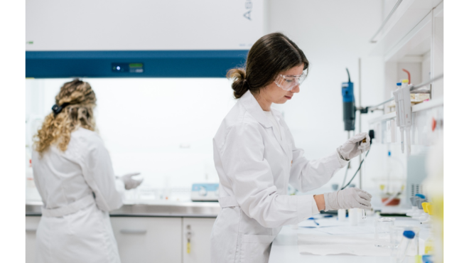 ο-φαρμακοποιός-συμβάλλει-στην-ποιότη-563657797