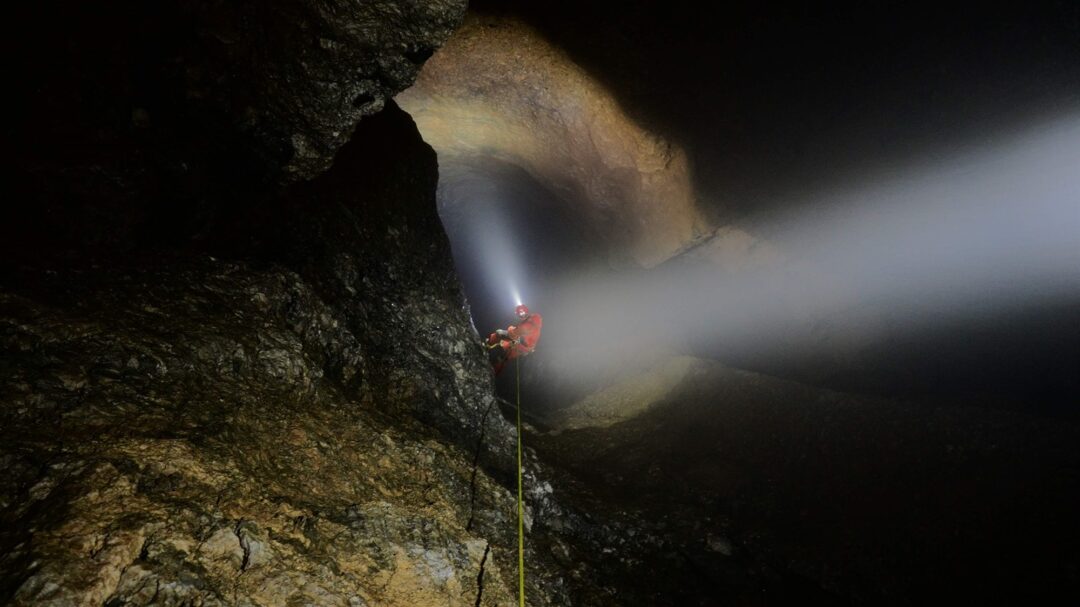 μικροπλαστικά-σε-βάραθρα-των-λευκών-ο-563678086