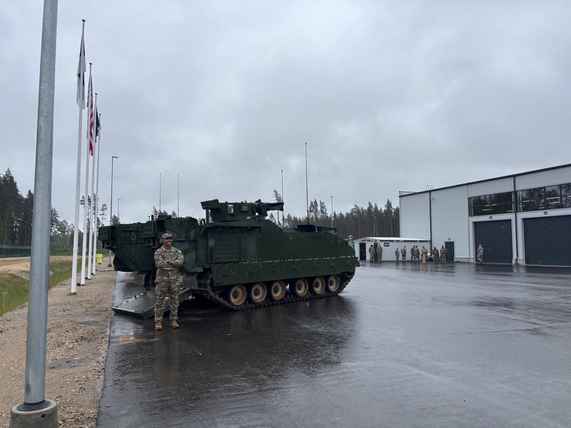 Εδώ είμαστε όλοι σε επιφυλακή-3