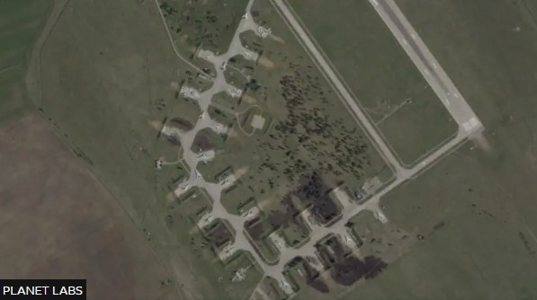 Ουκρανική επίθεση: Νέες δορυφορικές εικόνες δείχνουν τα κατεστραμμένα ρωσικά αεροσκάφη-2