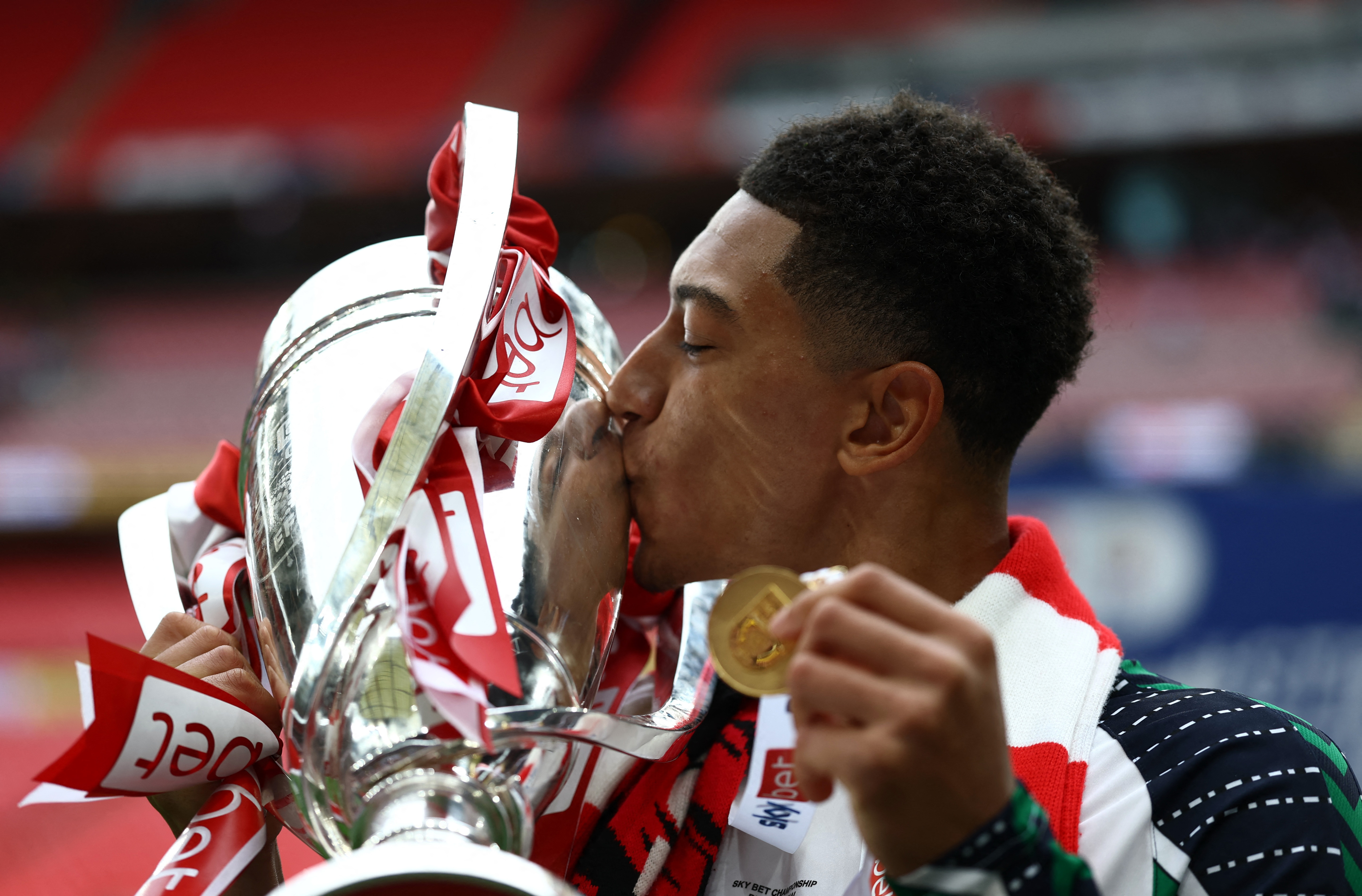 Ο Τζομπ Μπέλινγκχαμ έχει αγκαλιάσει τη σκιά του μεγάλου αδελφού-1