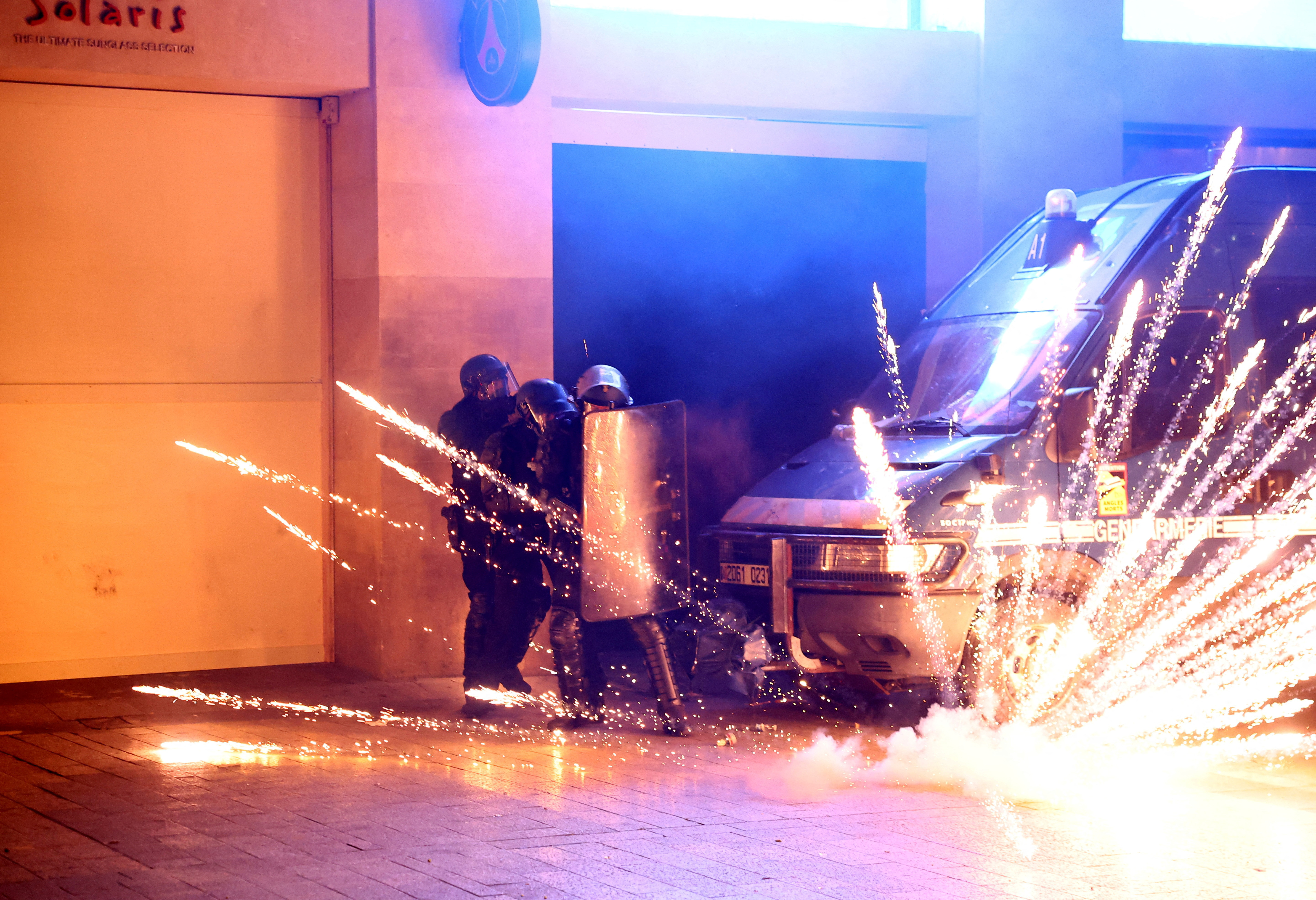 Γαλλία: Χάος μετά τη νίκη της Παρί ΣΖ – Επεισόδια με νεκρούς και εκατοντάδες προσαγωγές (video)-1