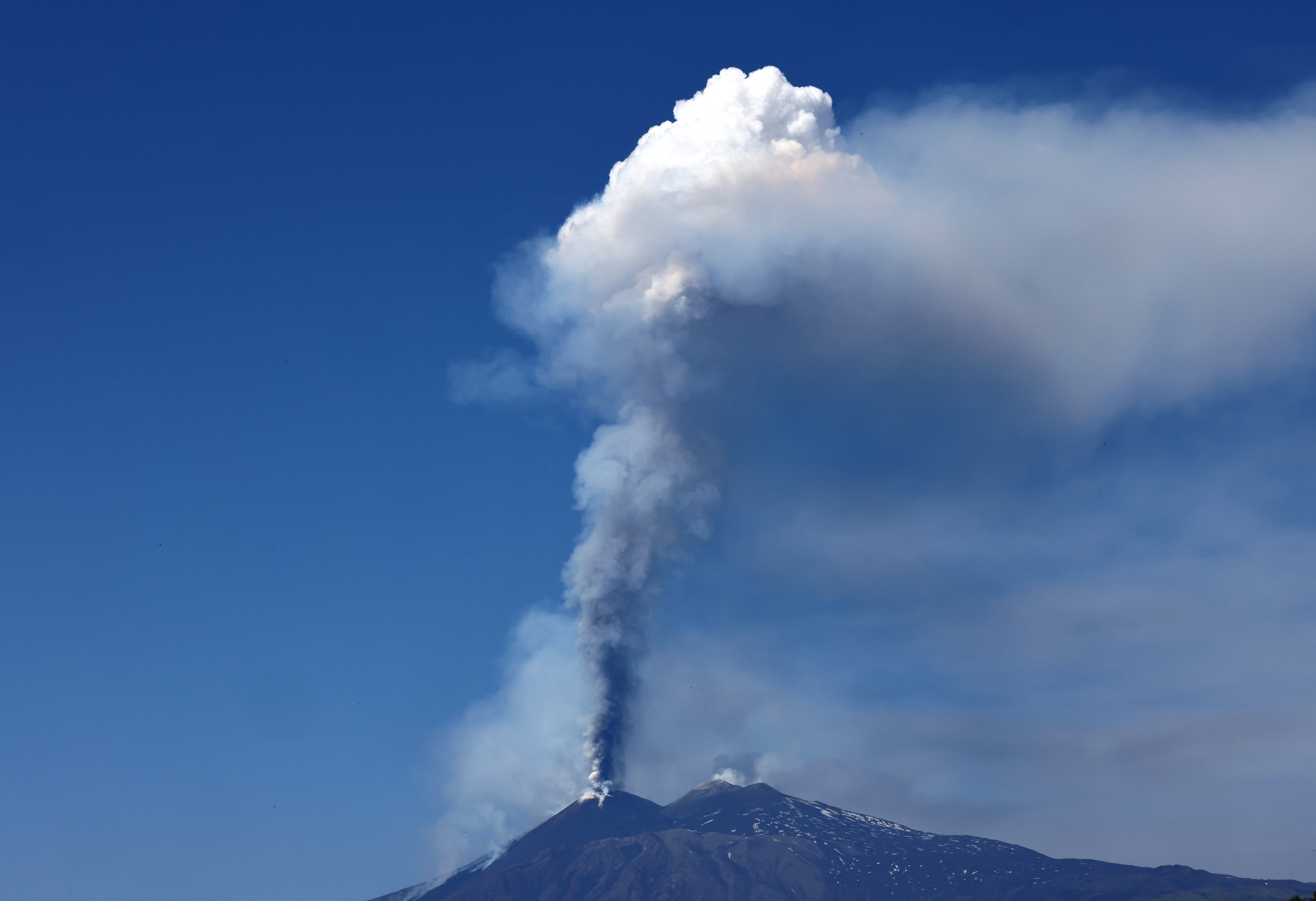 Αίτνα: Εντυπωσιακές εικόνες από τη νέα έκρηξη του ηφαιστείου-3