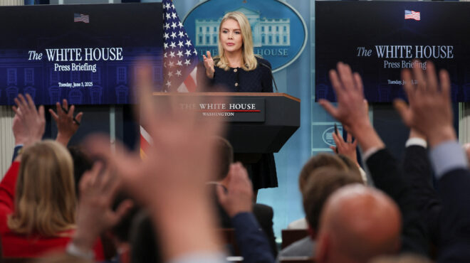 ο-τραμπ-υπογράφει-διάταγμα-για-διπλασ-563647594