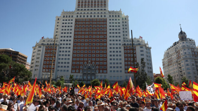 χιλιάδες-ισπανοί-στους-δρόμους-ζητού-563655043