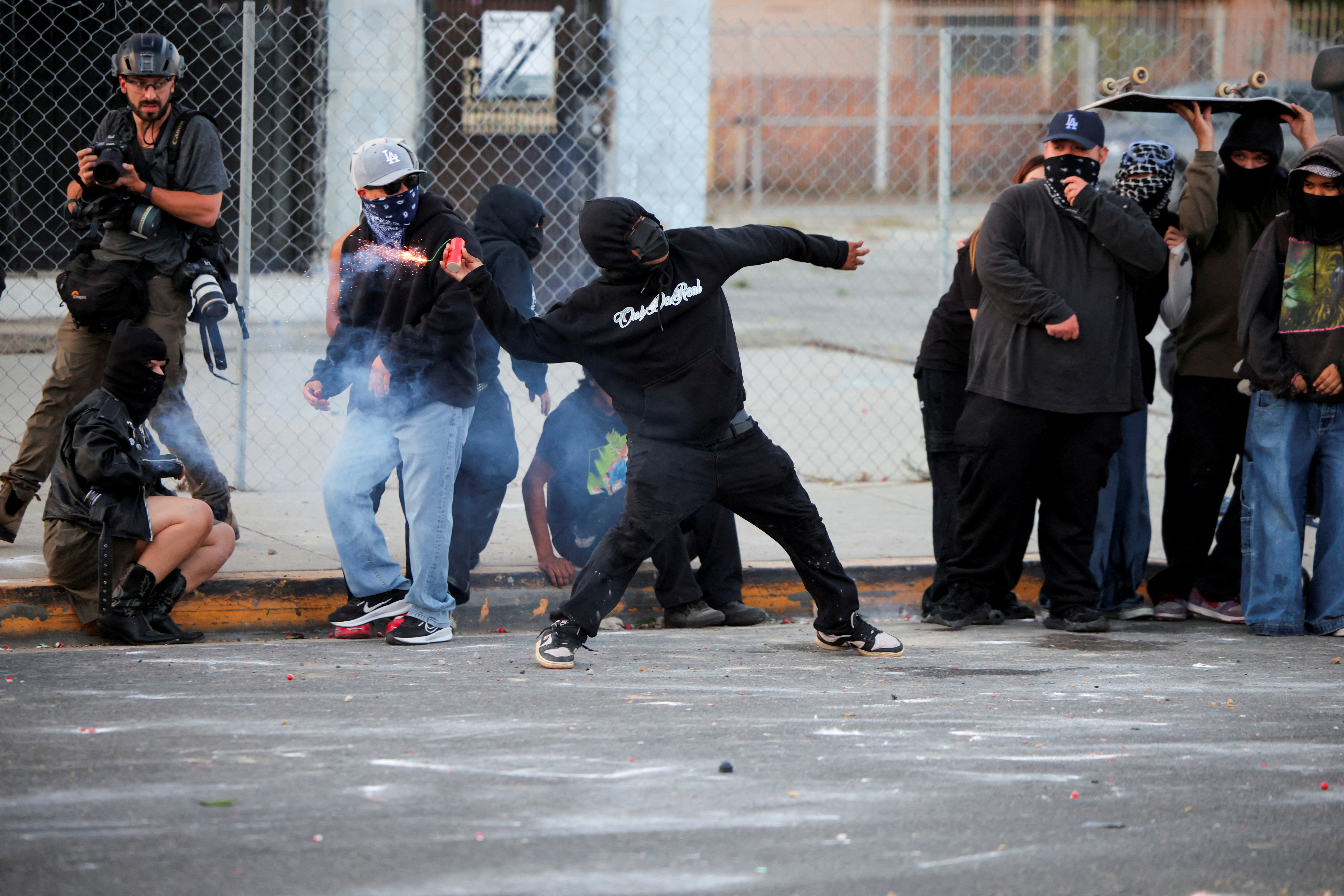 Μυρίζει «μπαρούτι» το Λος Αντζελες: Εφτασαν τα πρώτα μέλη της Εθνοφρουράς-1