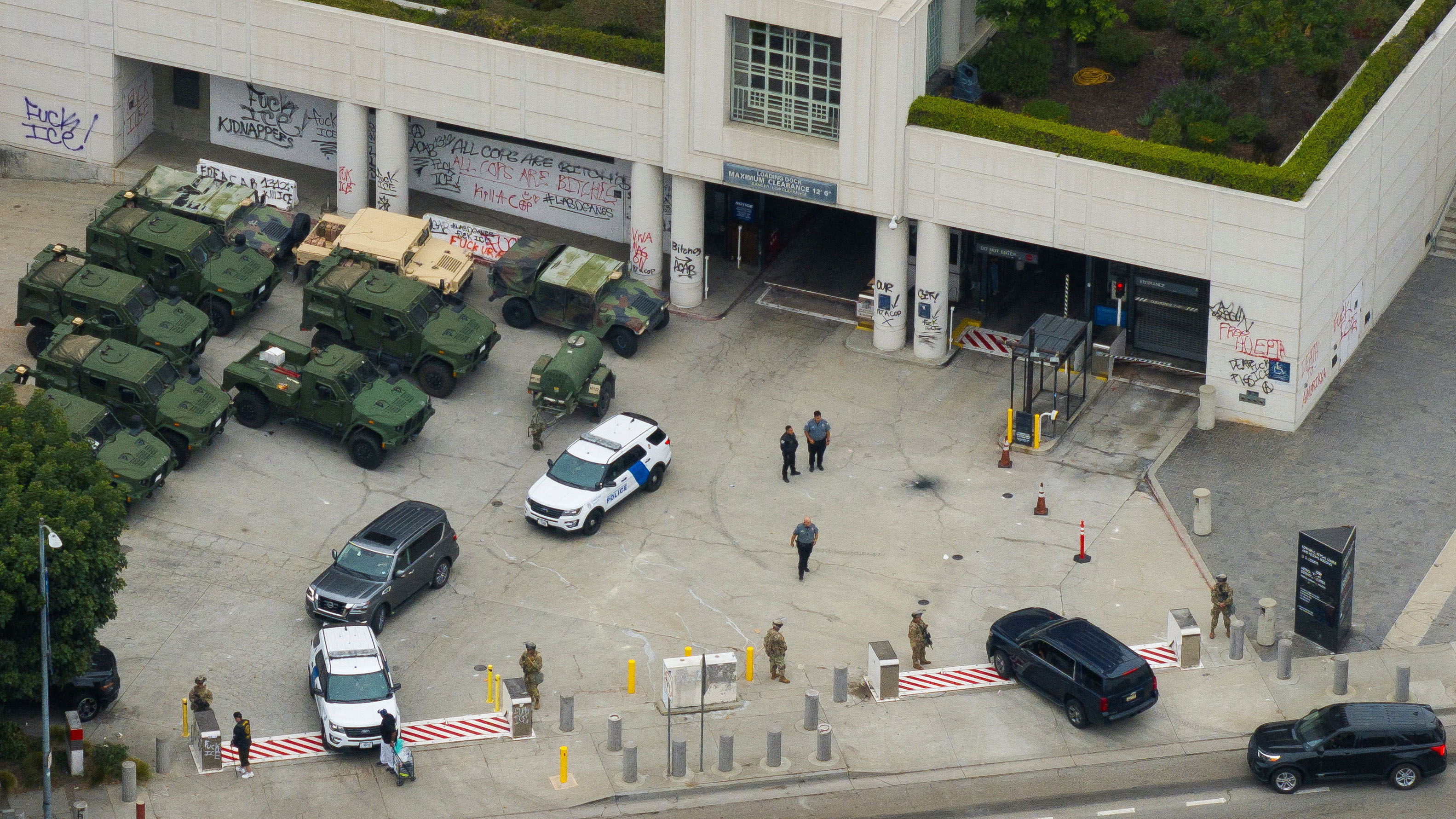 Τραμπ: Στο Λος Αντζελες έδρασαν πληρωμένοι ταραξίες-2