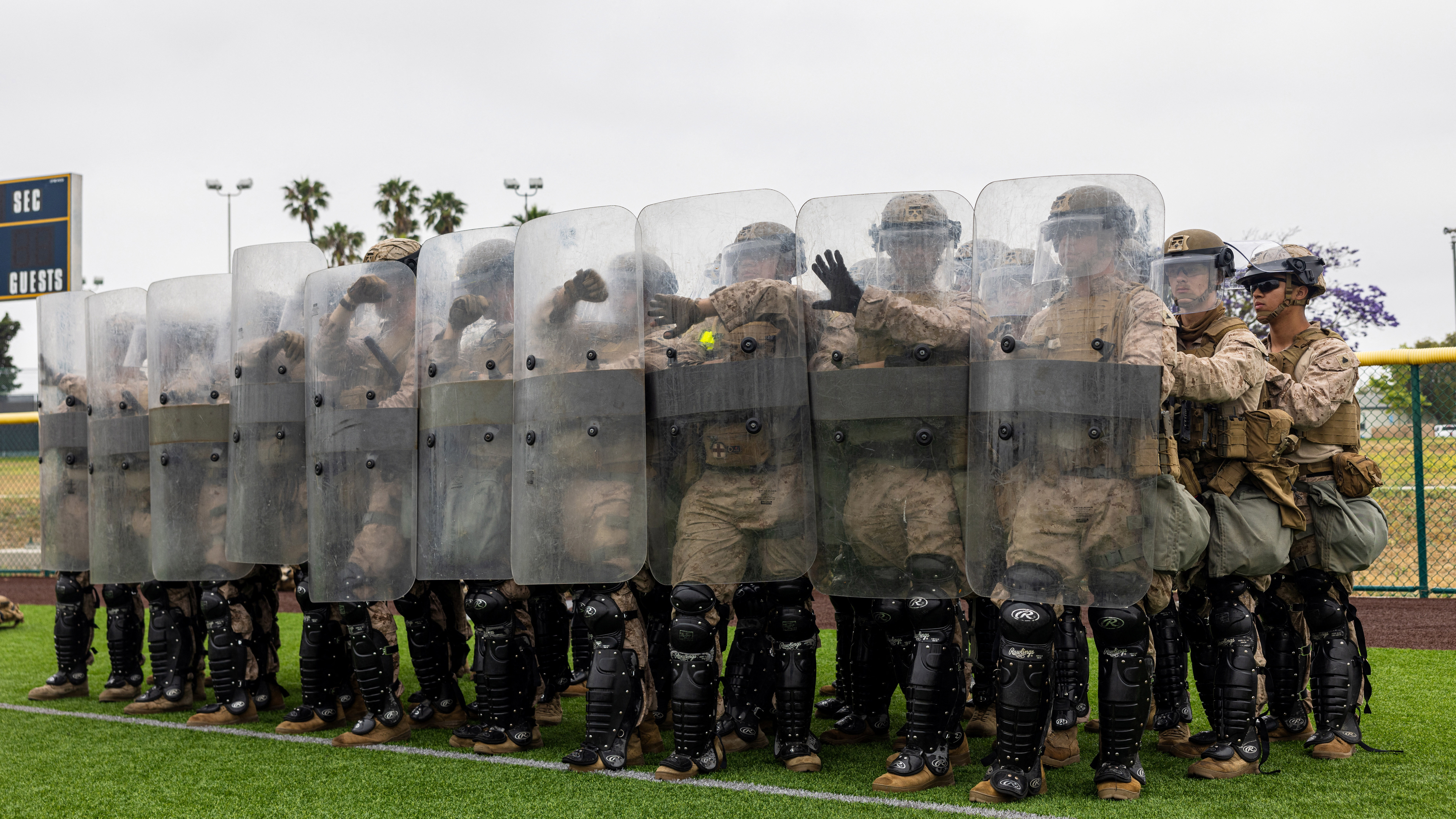 Λος Αντζελες: Οι πεζοναύτες μπαίνουν στην πόλη ενώ οι διαδηλώσεις εξαπλώνονται-1