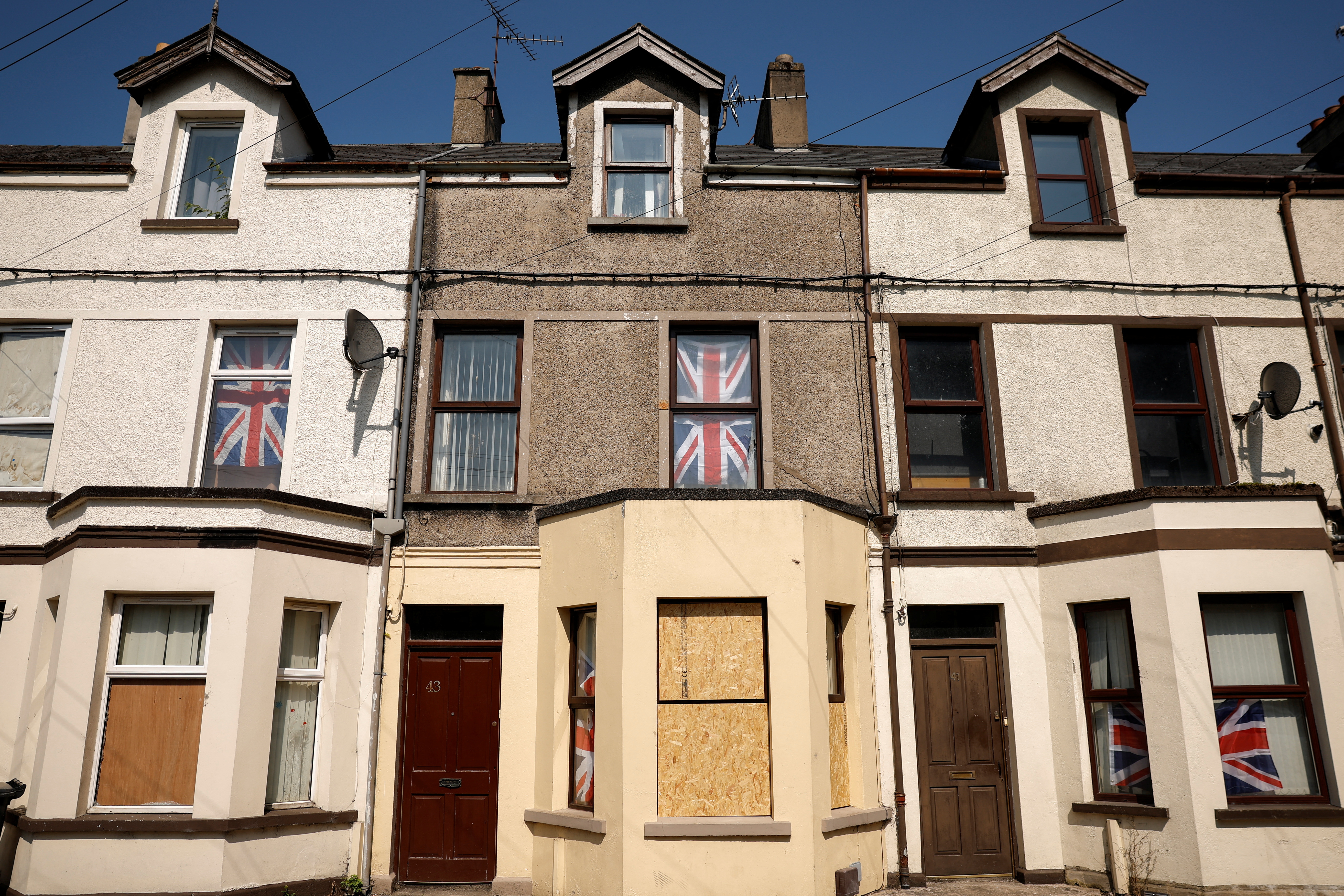 Επεισόδια στη Βόρεια Ιρλανδία και επιθέσεις κατά μεταναστών – «Βιαιοπραγίες ρατσιστικού χαρακτήρα»-3