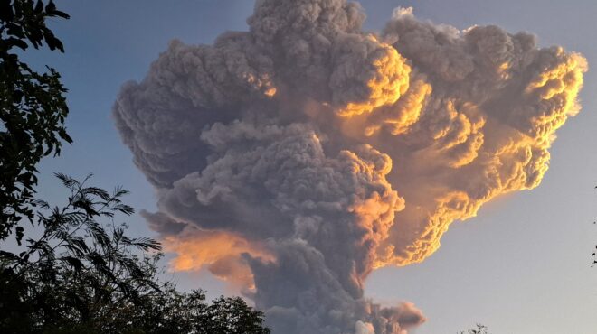 ινδονησία-νέα-έκρηξη-του-ηφαιστείου-λ-563668696